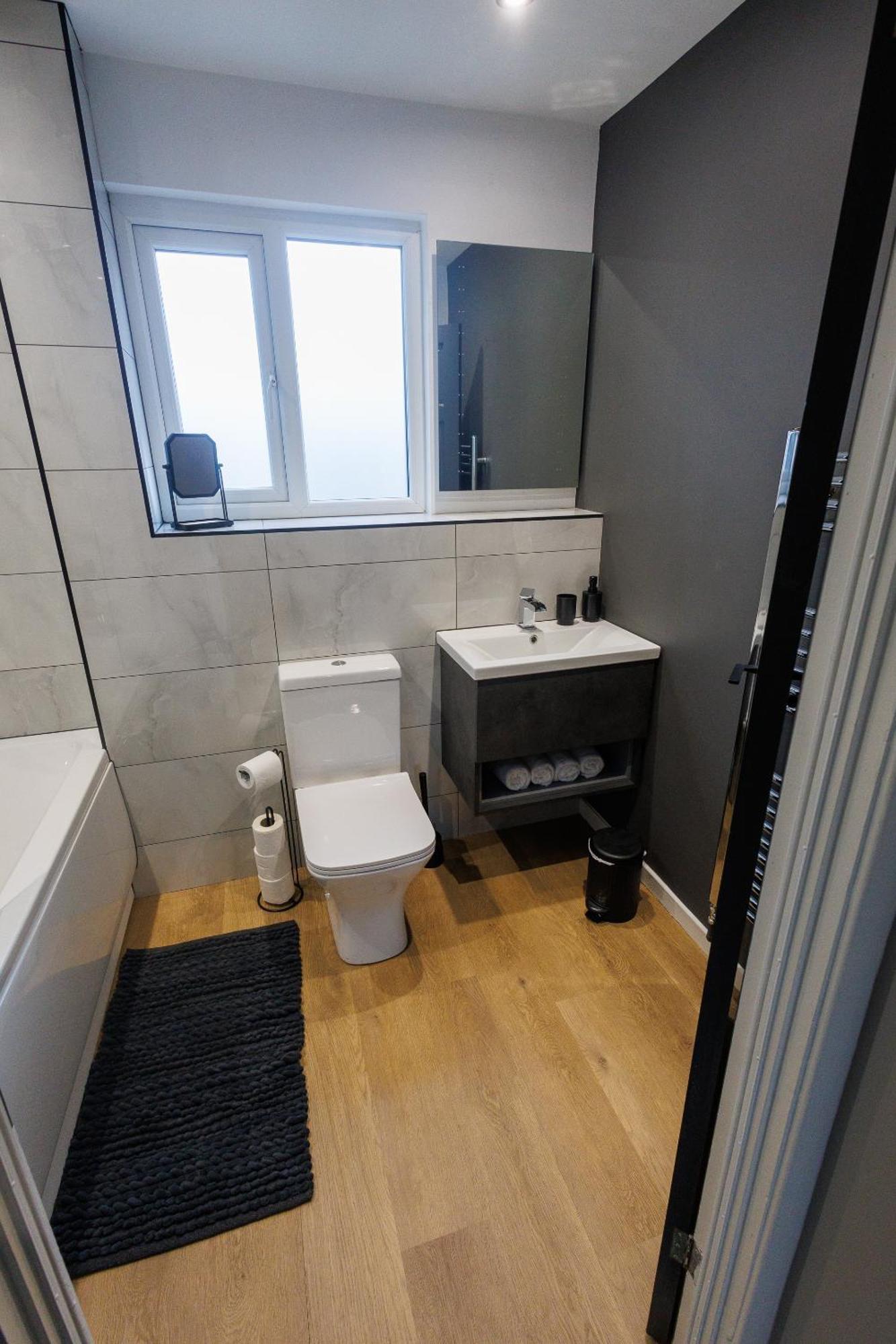 Uber Stylish 3 Bedroom Home Off Road Parking Near Town Centre And Bike Park Wales Merthyr Tydfil Eksteriør billede