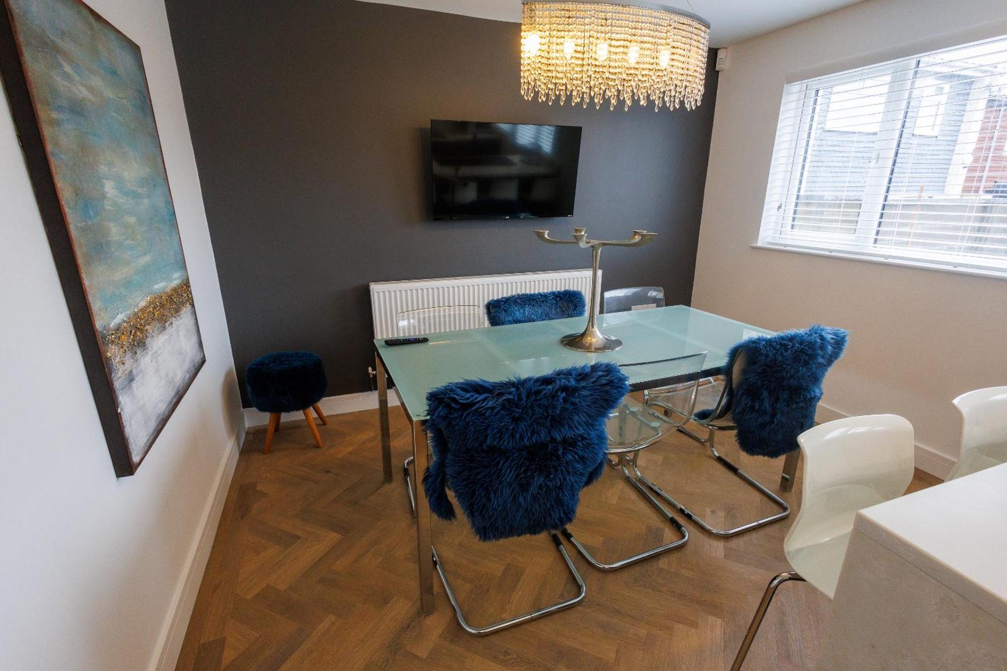 Uber Stylish 3 Bedroom Home Off Road Parking Near Town Centre And Bike Park Wales Merthyr Tydfil Eksteriør billede