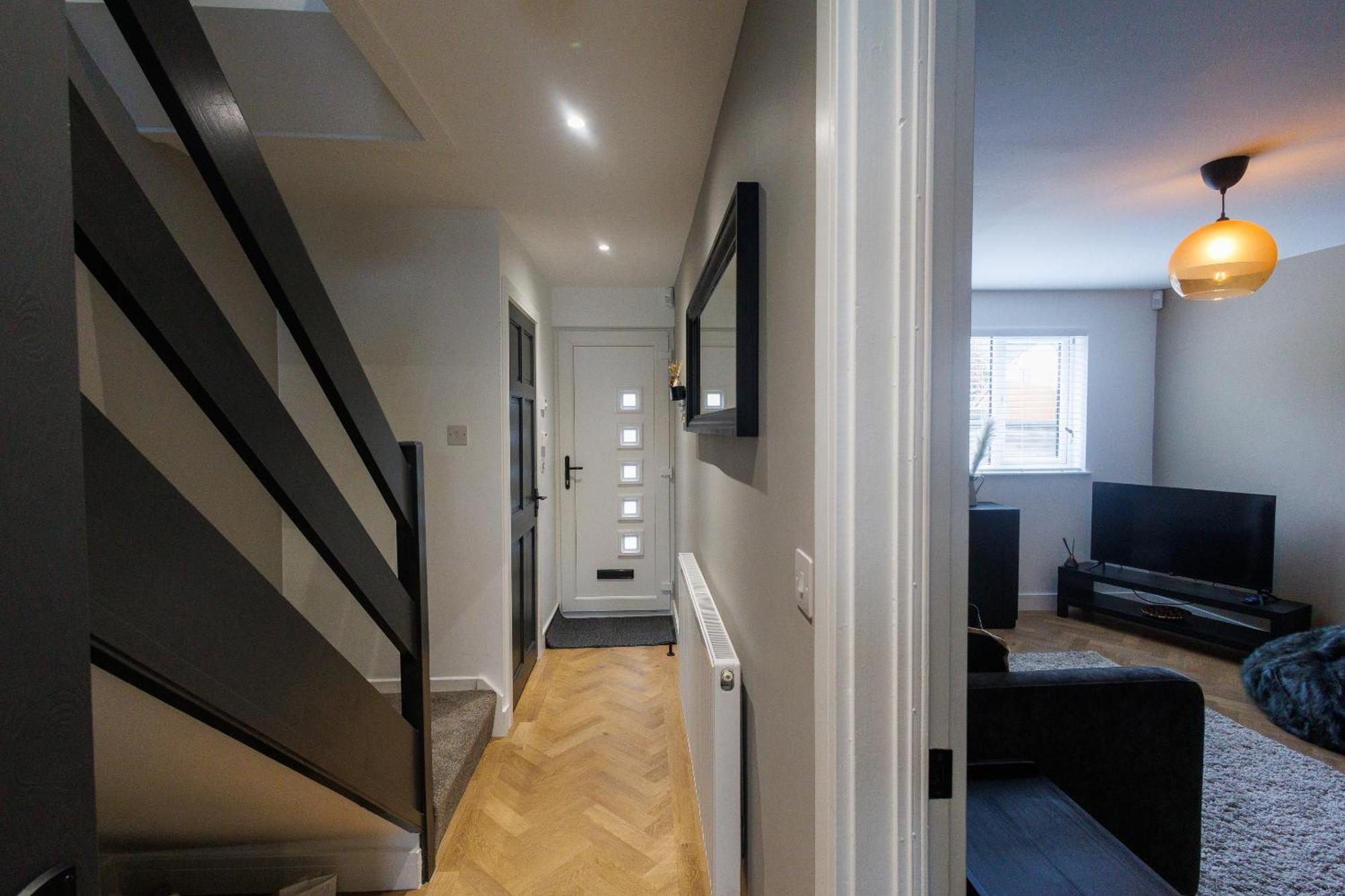Uber Stylish 3 Bedroom Home Off Road Parking Near Town Centre And Bike Park Wales Merthyr Tydfil Eksteriør billede