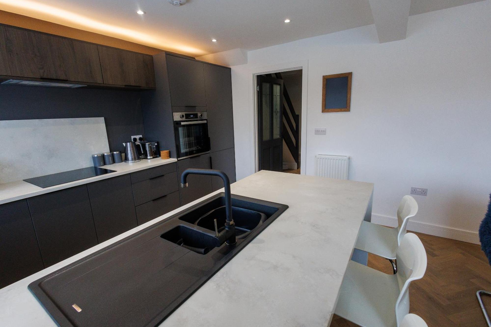 Uber Stylish 3 Bedroom Home Off Road Parking Near Town Centre And Bike Park Wales Merthyr Tydfil Eksteriør billede